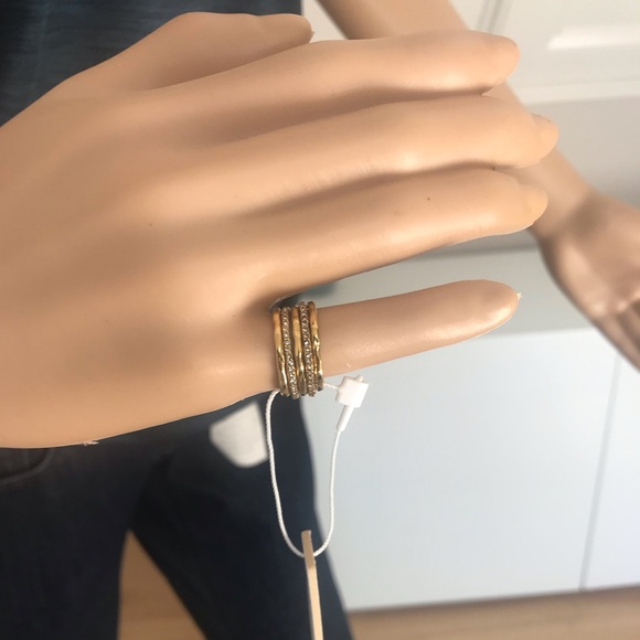 Set of 5 gold colored bands. Rings Size 6. NWT - Picture 3 of 4